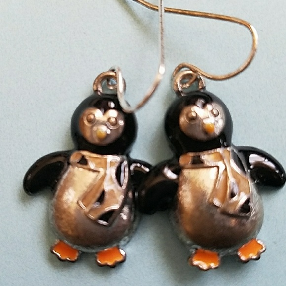 LOT OF TWO EARRINGS - Picture 2 of 5